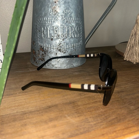 Burberry sunglasses - Picture 2 of 12